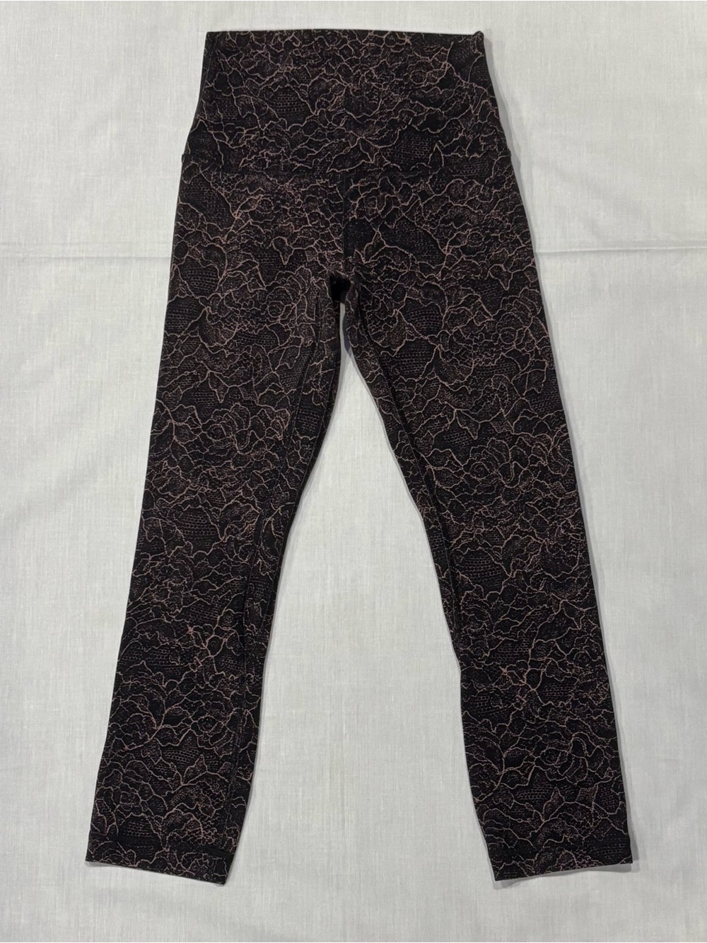 Lululemon Align High Rise Crop 21”Lacescape Spanish Rose Black Size 2